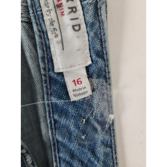 TORRID Denim Women's Light Wash Blue Cut-Off Denim Shorts Size 16 - Picture 5 of 9